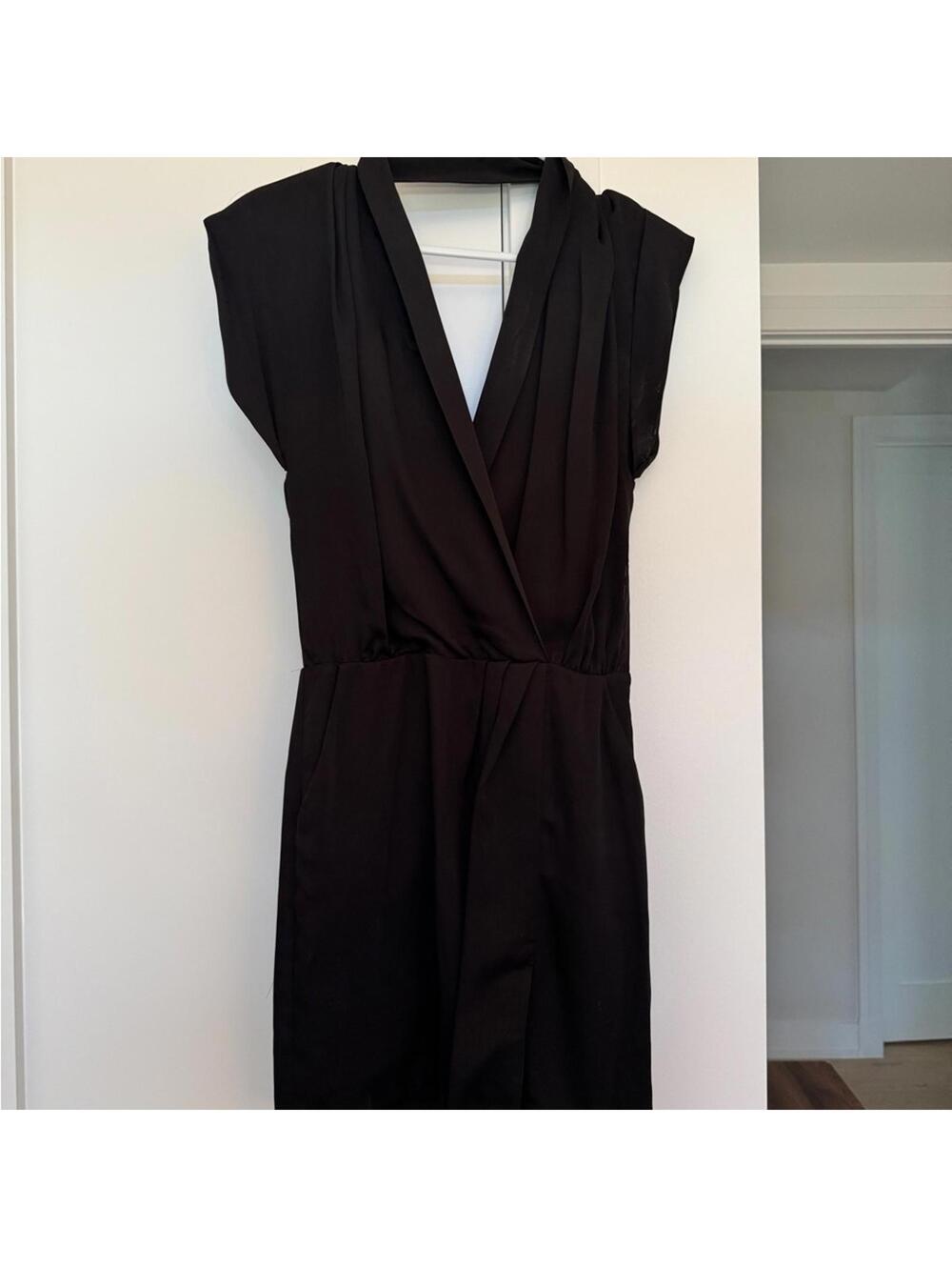 BCBG Black Women's Short V Neck Dress Small